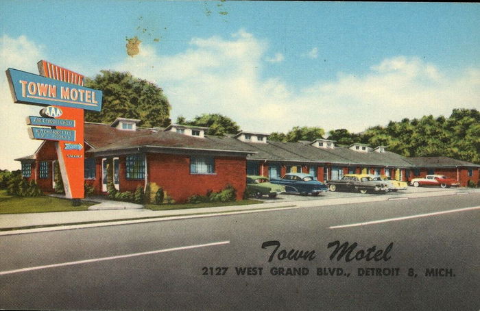 Town Motel - Old Postcard (newer photo)